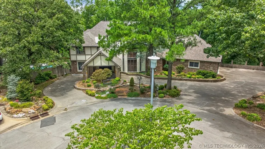 600 Brookhollow Court, Bartlesville, OK 74006 - #2