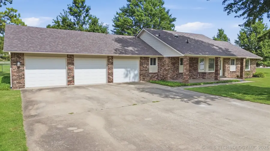 8261 N 162nd East Avenue, Owasso, OK 74055 - #3