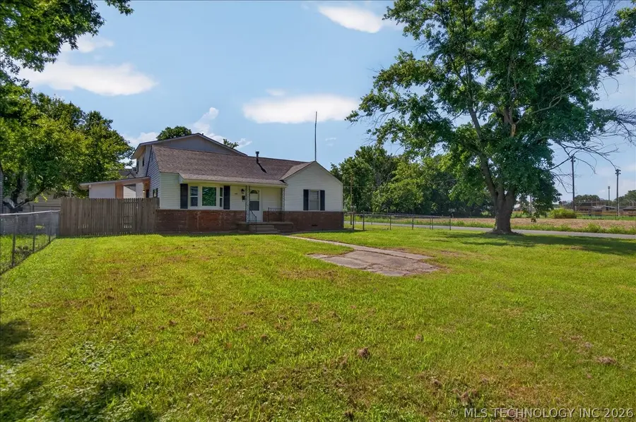 349 S Sycamore Street, Nowata, OK 74048 - #2