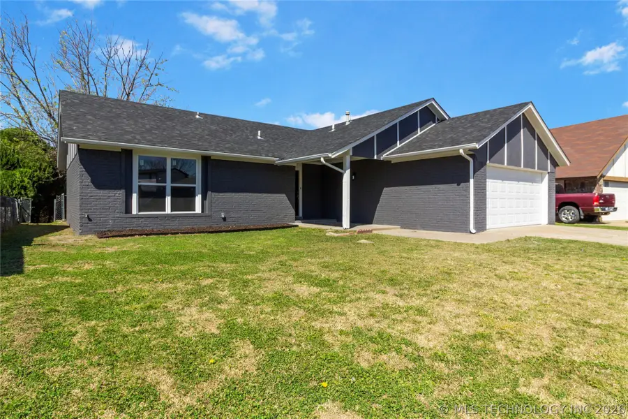 8418 N 117th East East Avenue, Owasso, OK 74055 - #3