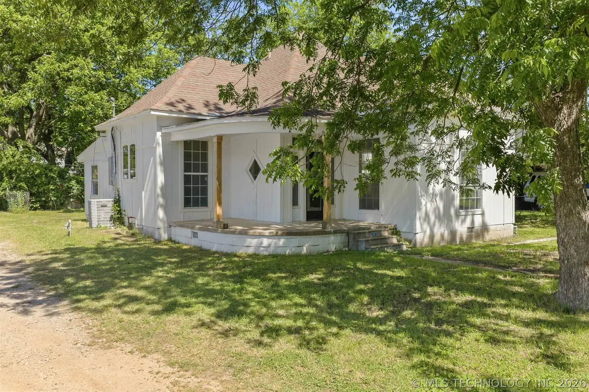 302 S 10, Madill, OK 73446 - #1