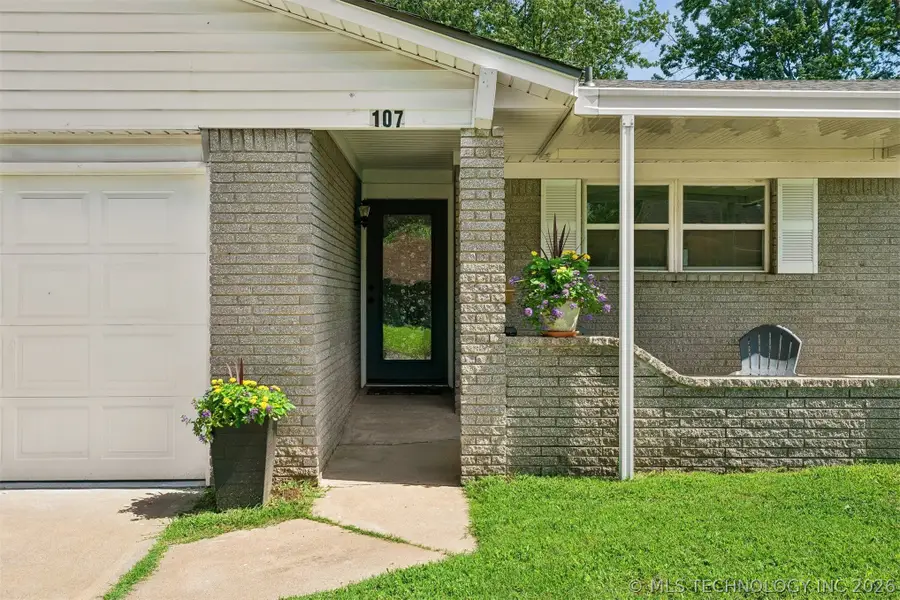 107 W 18th Street, Owasso, OK 74055 - #3