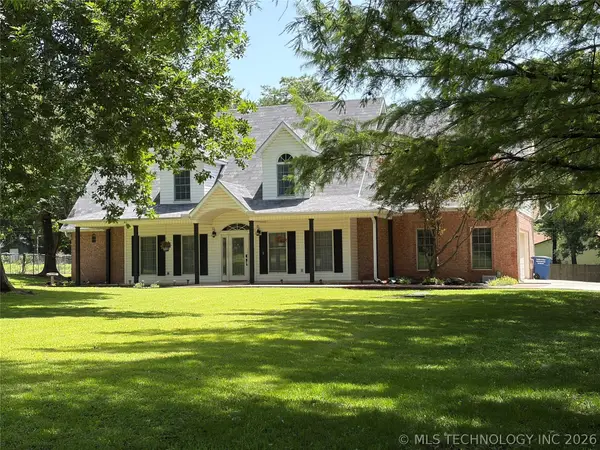 1304 N Iroquois Avenue, Chouteau, OK 74337