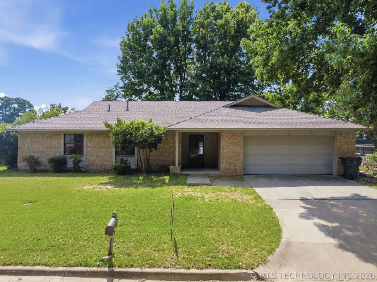 902 Cardinal Lane, Okmulgee, OK 74447 - #1