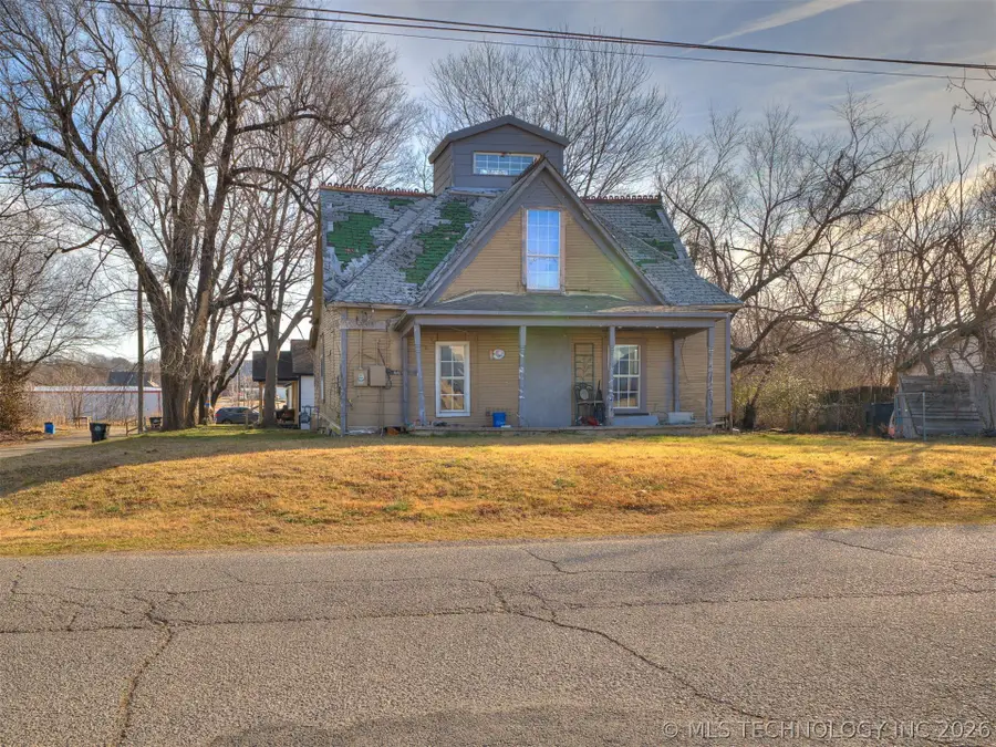 225 N Delaware Avenue, Coweta, OK 74429 - #2