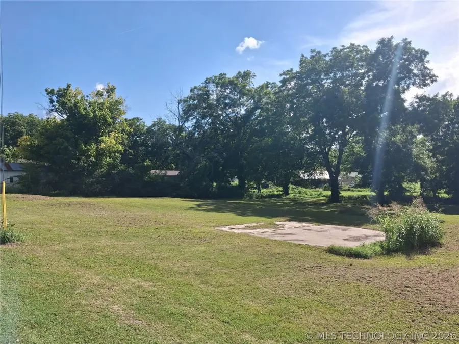 514 W Creek, Checotah, OK 74426 - #3