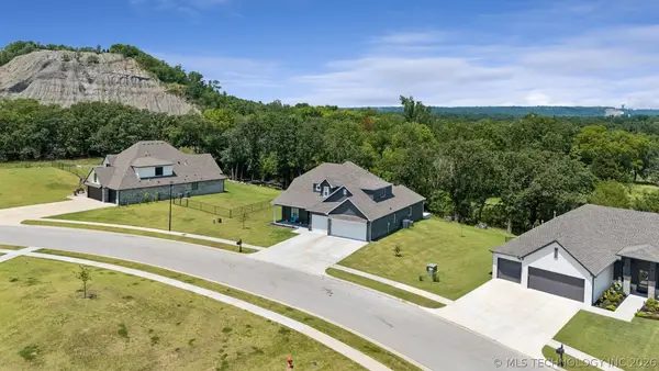 18983 Round Mountain Road, Catoosa, OK 74015