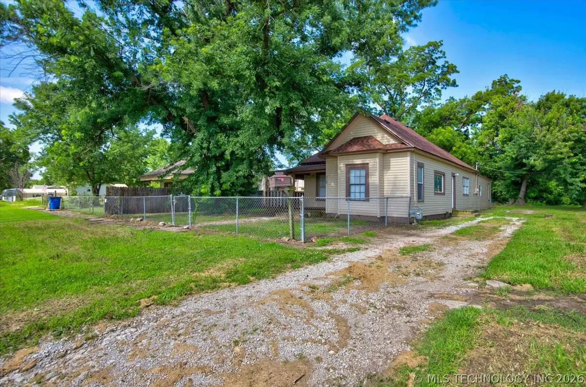 318 S Pecan Street, Nowata, OK 74048 - #1
