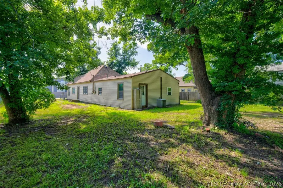 318 S Pecan Street, Nowata, OK 74048 - #2