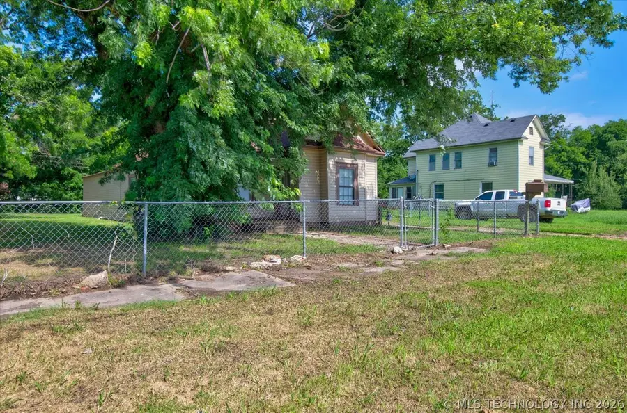 318 S Pecan Street, Nowata, OK 74048 - #3