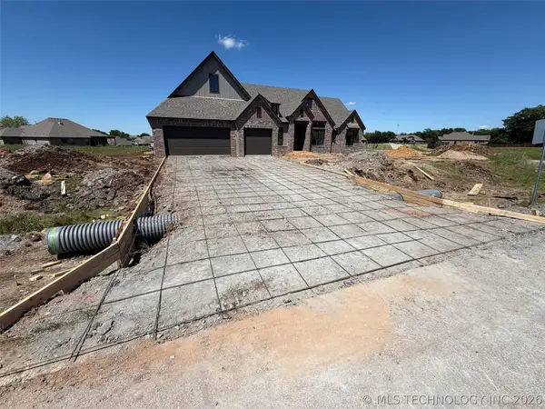 2119 E 45th Place, Sand Springs, OK 74063