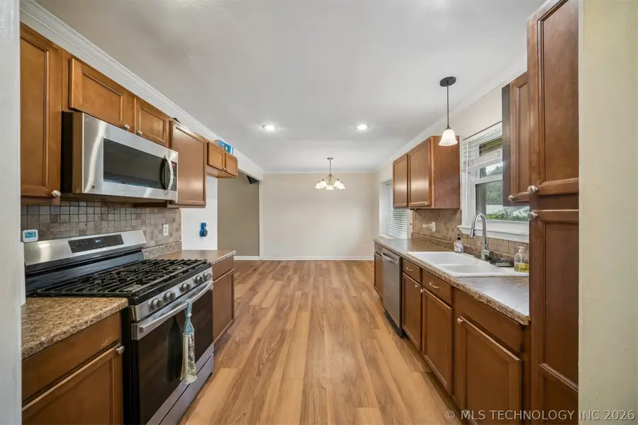 3713 S Narcissus Avenue, Broken Arrow, OK 74011 - #2
