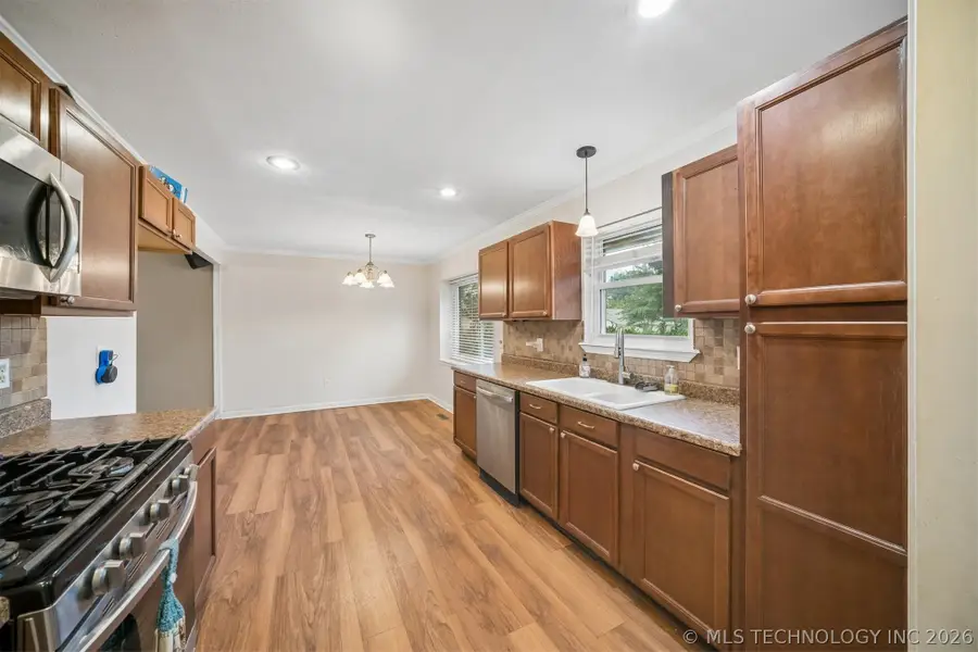 3713 S Narcissus Avenue, Broken Arrow, OK 74011 - #3
