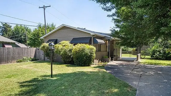 1260 S Indianapolis Avenue, Tulsa, OK 74112 - #1