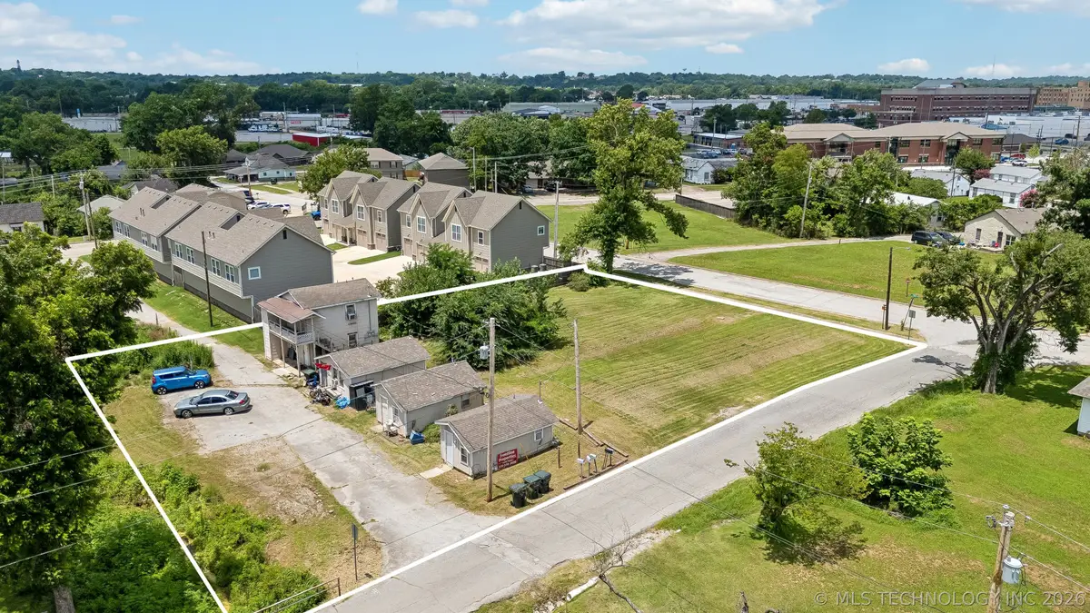 211 W Jordan Street, Claremore, OK 74017 - #1