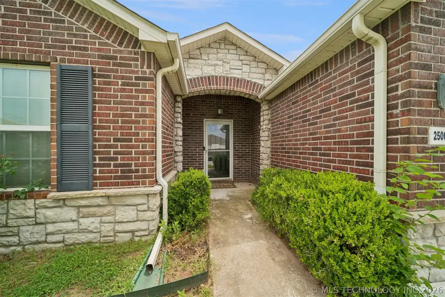 25066 E 93rd Street S, Broken Arrow, OK 74014 - #2