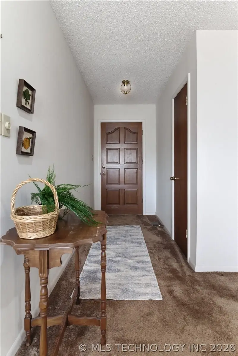 902 S Lake Road, Henryetta, OK 74437 - #2