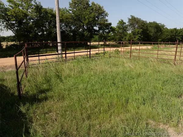 E 300 Road, Vinita, OK 74301