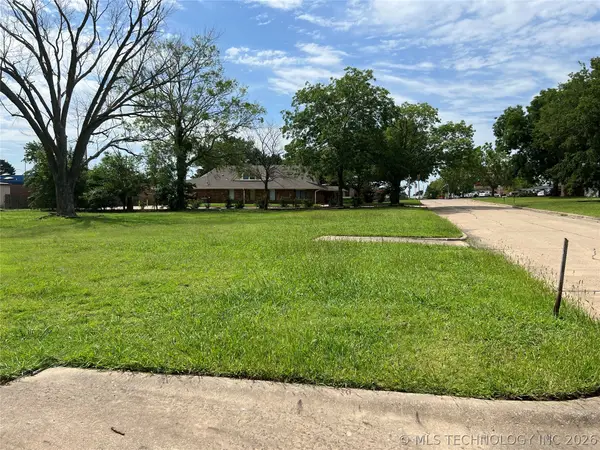 136 Debell, Bartlesville, OK 74006