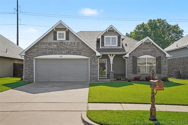 2433 S Maple Avenue, Broken Arrow, OK 74012