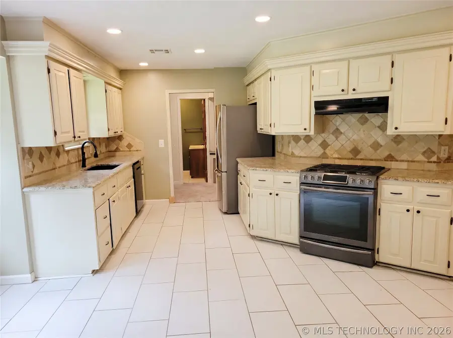 4600 Rolling Hills, Bartlesville, OK 74006 - #2
