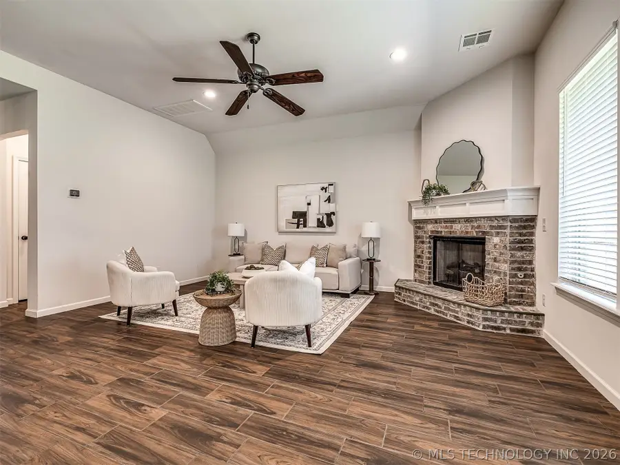703 E 126th Street S, Jenks, OK 74037 - #2