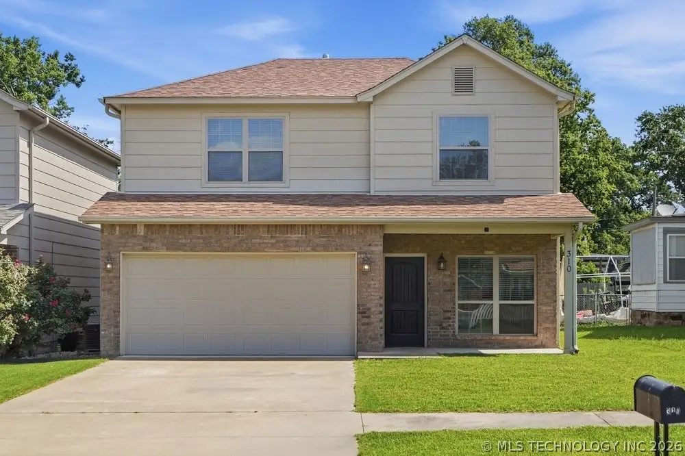 310 E 4th Street, Claremore, OK 74017 - #1