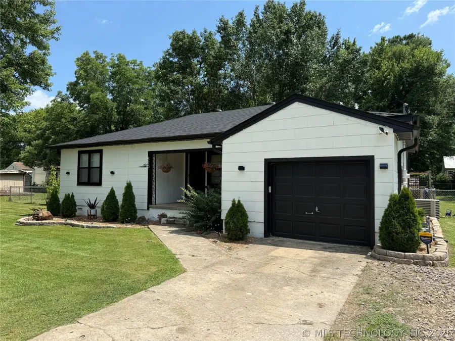 820 E Chickasaw Avenue, Sallisaw, OK 74955 - #2