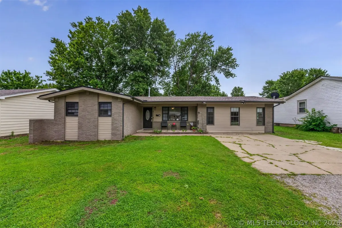 322 E Maple Street, Skiatook, OK 74070 - #1