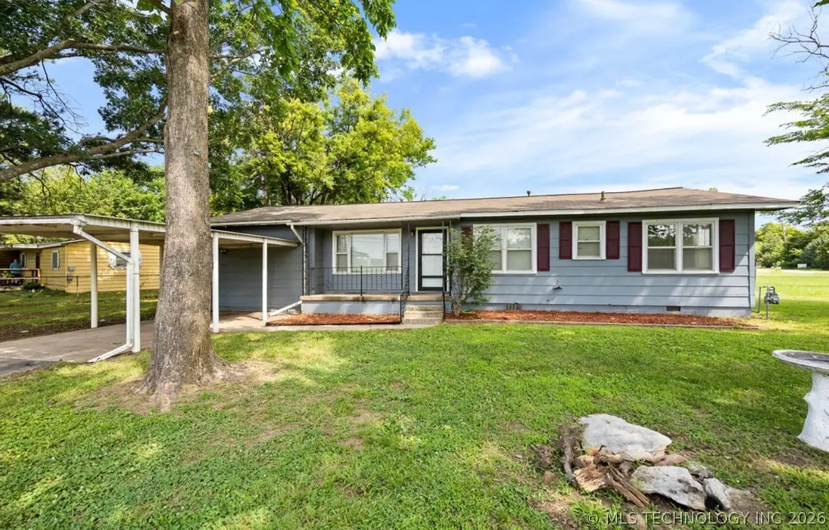 800 NW 2nd Street, Wagoner, OK 74467 - #1