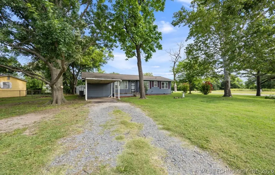 800 NW 2nd Street, Wagoner, OK 74467 - #2
