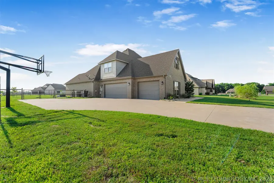 8220 N 154th Avenue E, Owasso, OK 74055 - #3