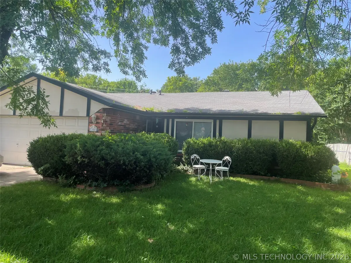 300 E Vicksburg Street, Broken Arrow, OK 74011 - #1