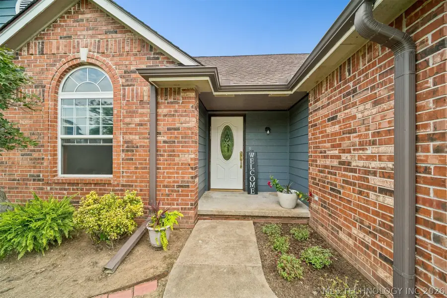 990 N Douglas Drive, Claremore, OK 74017 - #3