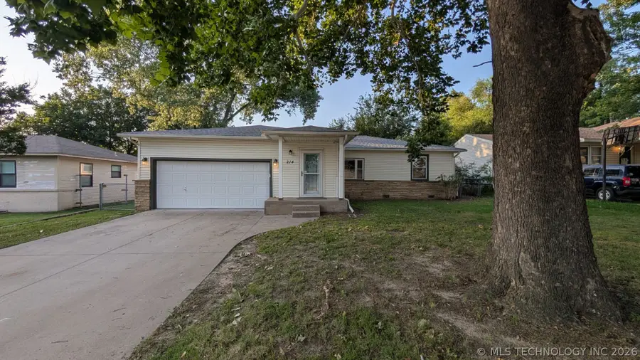 214 W Urbana Street, Broken Arrow, OK 74012 - #2