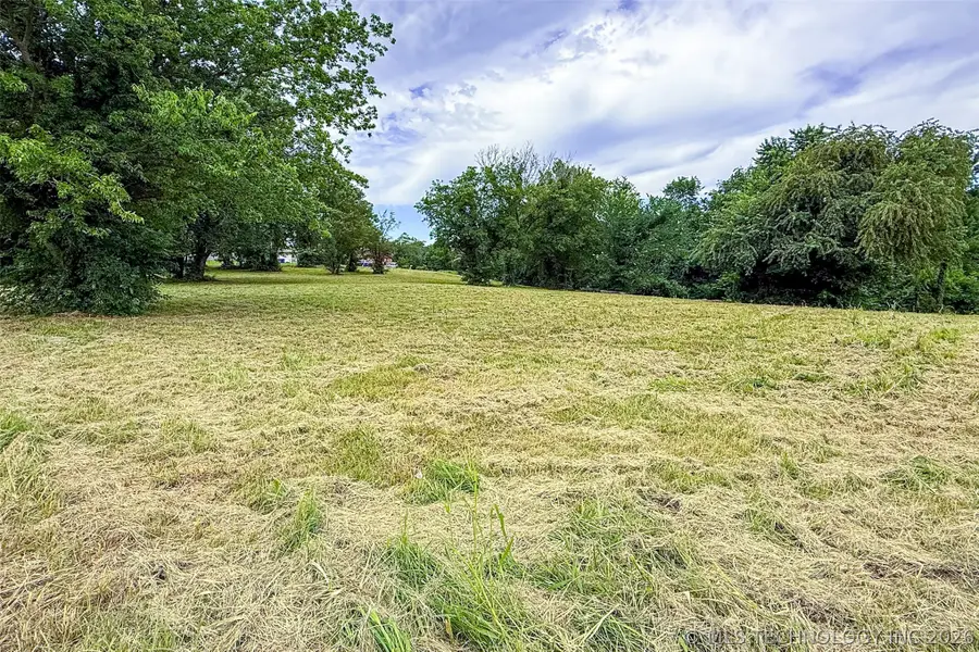 715 S Cherokee Street, Locust Grove, OK 74352 - #2