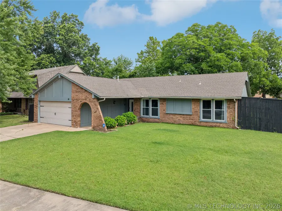 2208 W Louisville Street, Broken Arrow, OK 74012 - #2