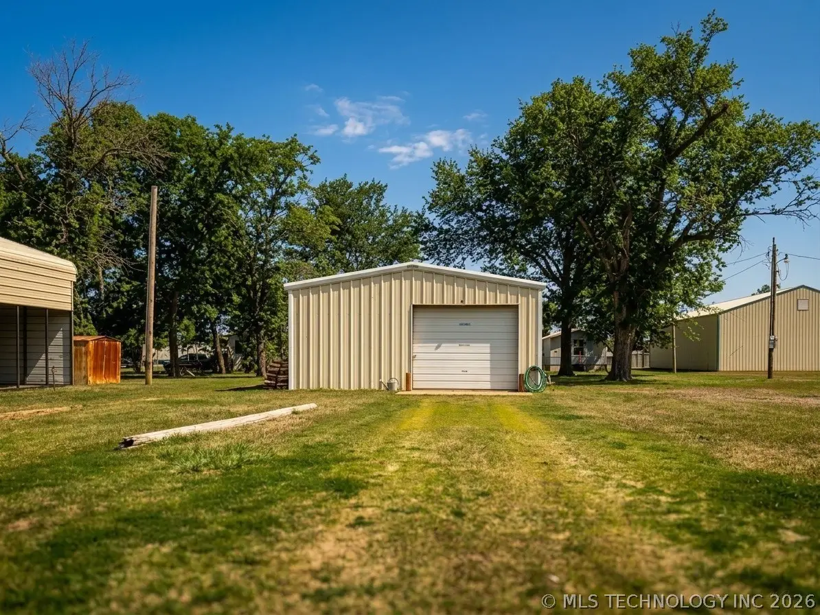 454 W Lakeview Avenue, Vinita, OK 74301 - #1