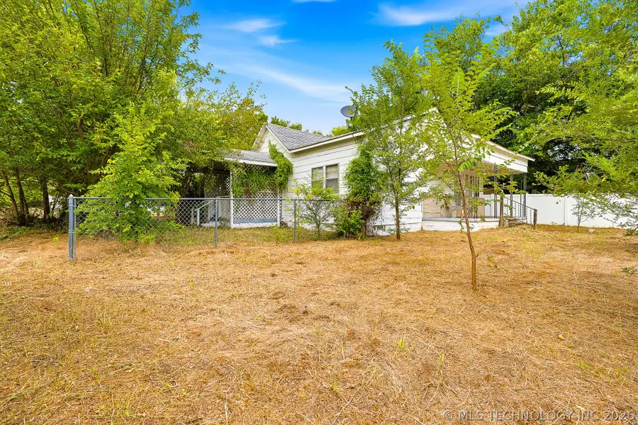 327 W 1st Street, Konawa, OK 74849 - #3