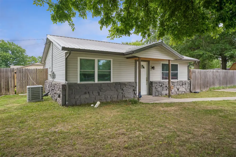 701 S Lincoln Avenue, Wagoner, OK 74467 - #2