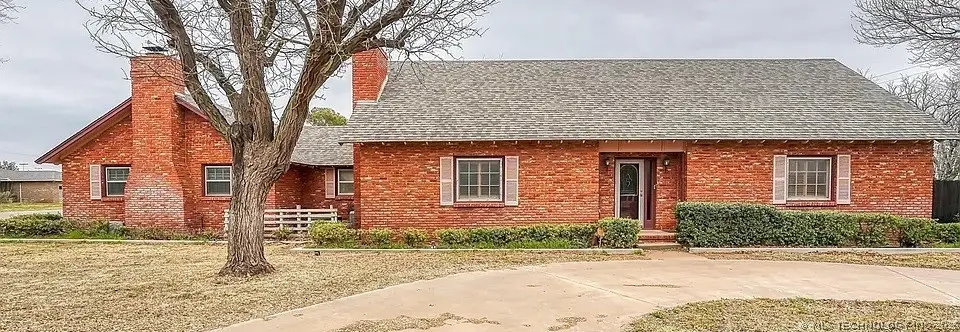 1223 N 6th Street, Hollis, OK 73550 - #1