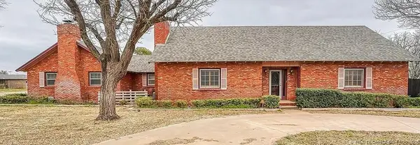 1223 N 6th Street, Hollis, OK 73550