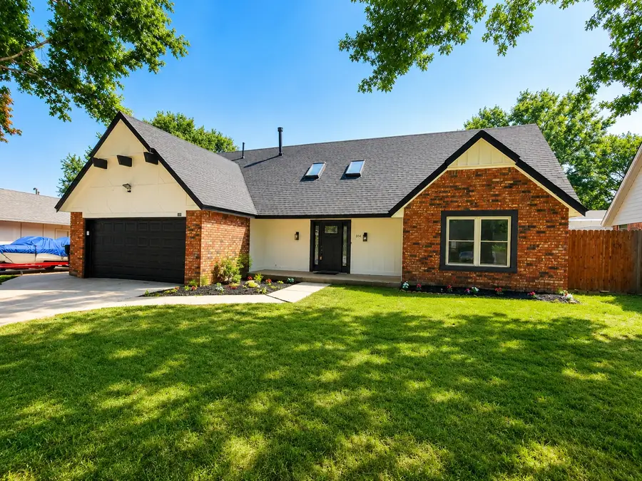 304 W Albuquerque Street S, Broken Arrow, OK 74011 - #2