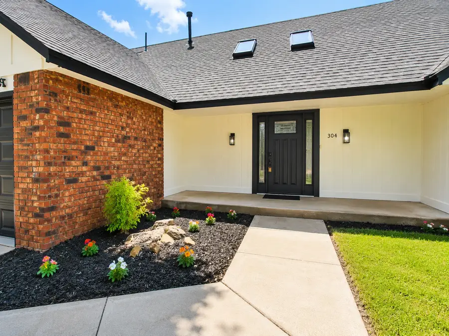 304 W Albuquerque Street S, Broken Arrow, OK 74011 - #3