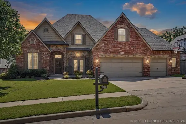8210 S 14th Place, Broken Arrow, OK 74011