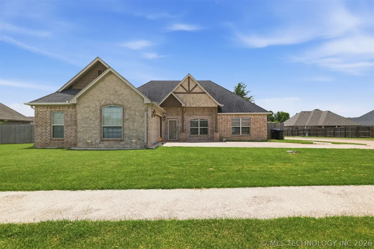 402 Wandering Way, Ardmore, OK 73401 - #1