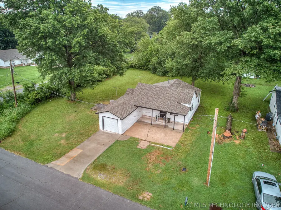 612 N Washington Avenue, Wagoner, OK 74467 - #2