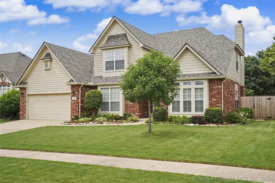 320 N Willow Avenue, Broken Arrow, OK 74012 - #2