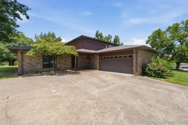 1077 Rolling Meadows, Bartlesville, OK 74006