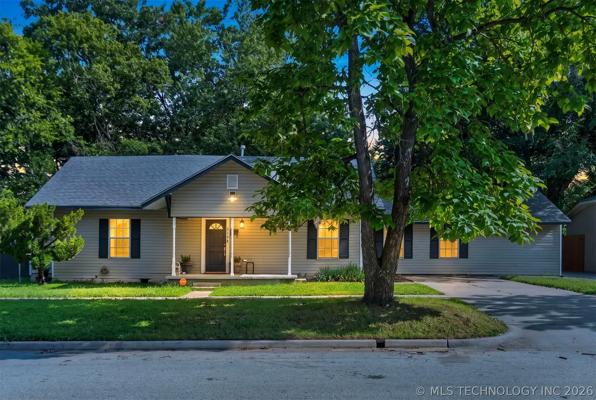 319 W Bryan Avenue, Sapulpa, OK 74066 - #1